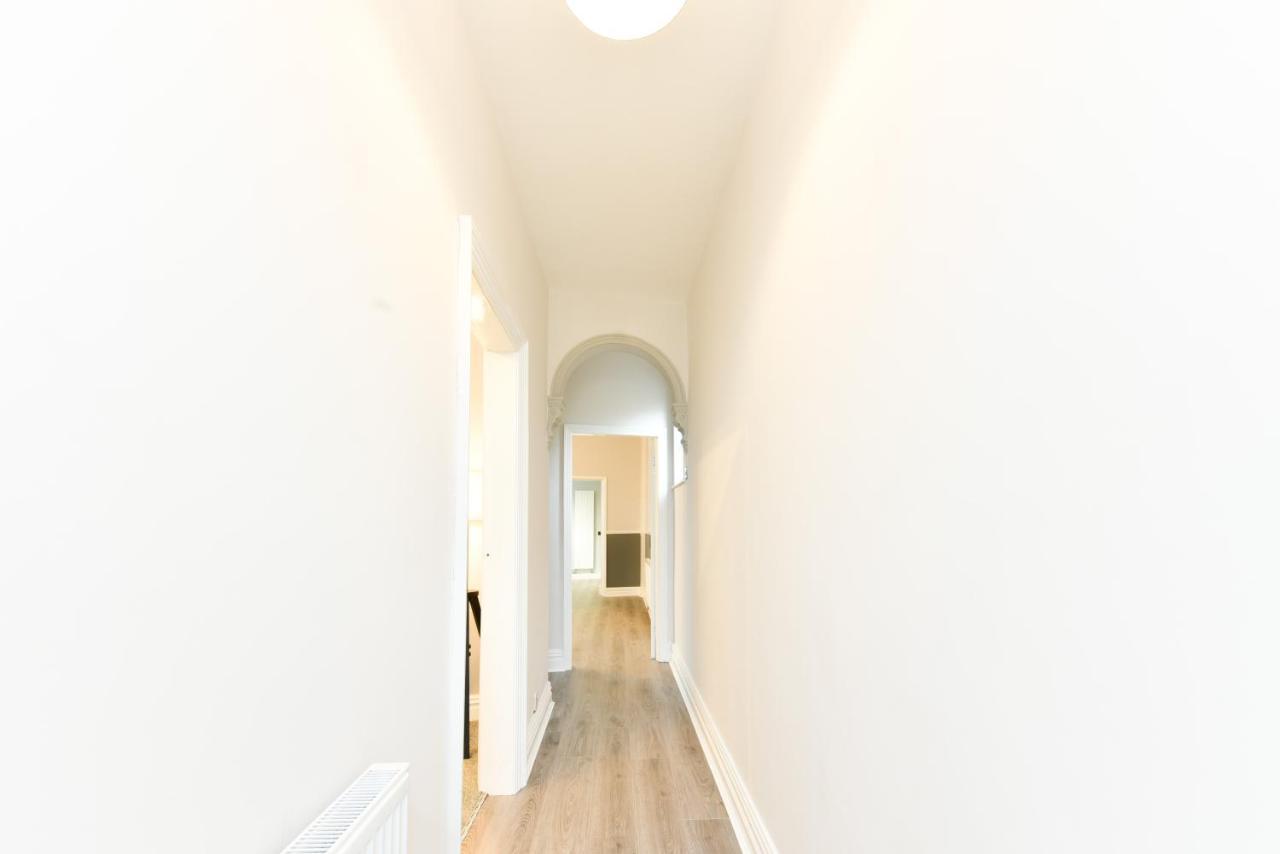 4 Bedroom, 2 Bathroom House - Free Parking بونتفراكت المظهر الخارجي الصورة