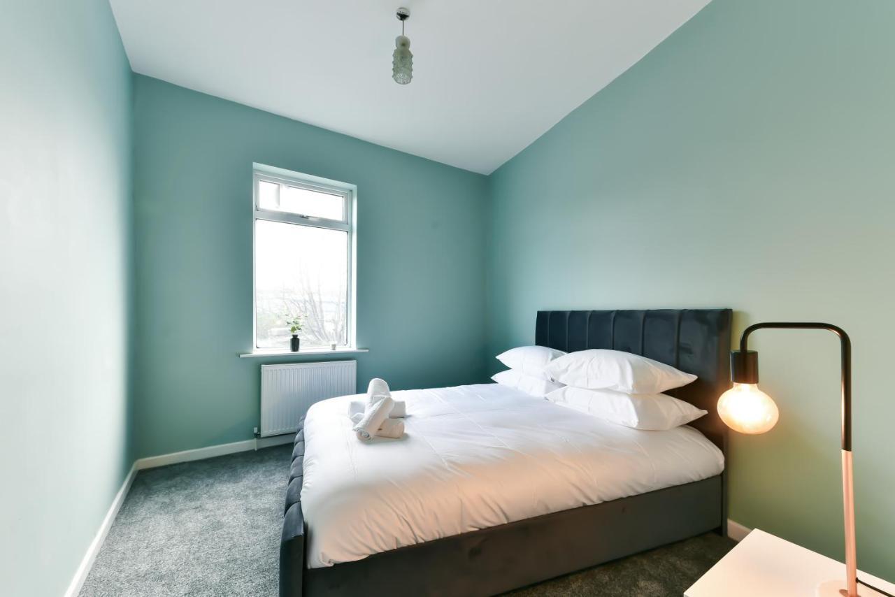 4 Bedroom, 2 Bathroom House - Free Parking بونتفراكت المظهر الخارجي الصورة